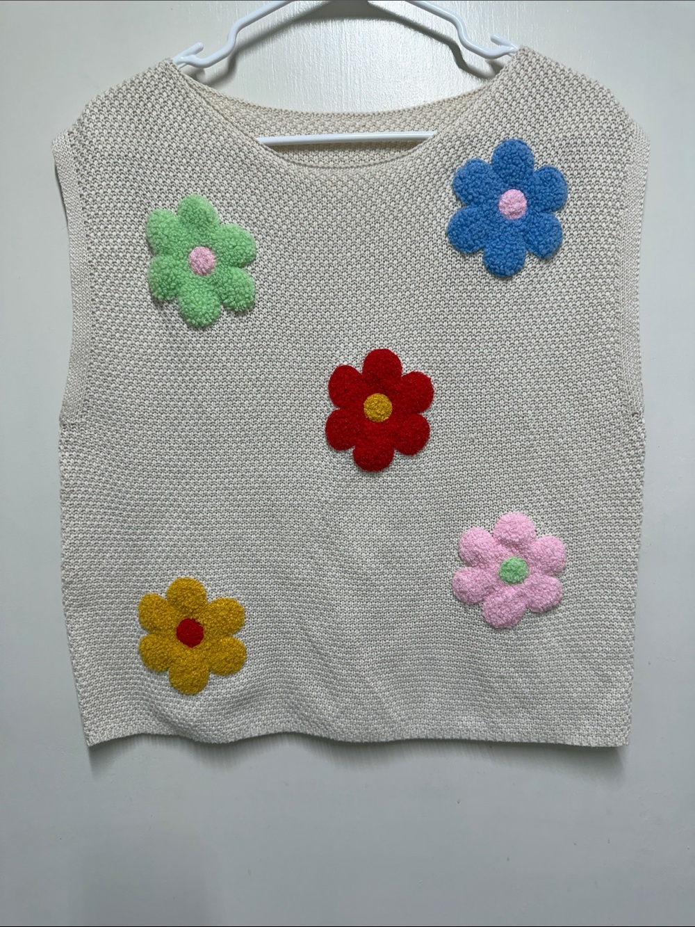 Cream Knit Flower Appliqué Sweater Vest